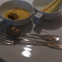ポンテ ベッキオ - 冷たいピュアなとうもろこしの スッコ
                フォアグラソテー添え       なんて 濃厚な とうもろこし
                口の中で    フォアグラが  溶けました  美味しい❣️