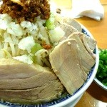 山勝 角ふじ - うま節麺（タマネギ多め、ニンニク多め）＋バカブタ＋ねぎ