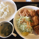 音吉やきとり - 若鳥の唐揚げ定食。  700円