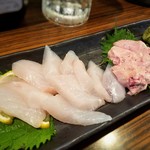 もつ焼 あぶさん - カワハギの刺身