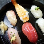Uoya Kyu Maru Go - コースの寿司