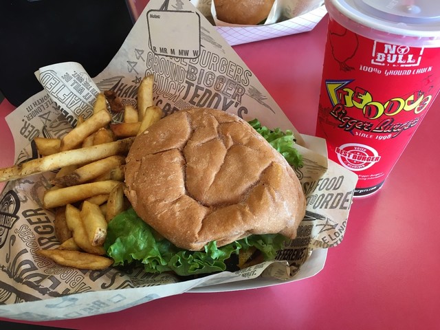 Teddy S Bigger Burgers Kapiolani テディーズ ビガー バーガー キングストリート ハンバーガー 食べログ