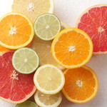 生柠檬、生西柚、生橘子、生酸橘酸味鸡尾酒