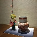 吉祥やまなか - べにはなの席にあった置物