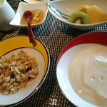 吉祥やまなか - ヨーグルト&フルーツ&シリアル〜金箔ハチミツを添えて〜