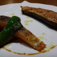 リョウリヤ ステファン パンテル - ◆お魚料理・・信州サーモンのグリル、茄子の田楽風、万願寺唐辛子添え。