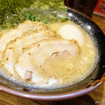 革麺家 - 2017年4月　革麺MAX醤油【900円】塩との違いが分かりづらいな～もっと極端に攻めていいと思うけどな～(´▽｀)