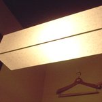 忍庭 - 半個室の灯篭風照明