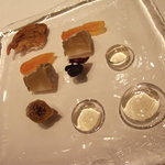 オーグードゥジュール ヌーヴェルエール - 山羊の熟成フロマージュ、蜂蜜とドライマンゴー