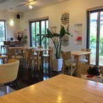 チャビーカフェデセール - 店頭に駐車場あり