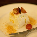 Yuutenji Shokudou Jiji - 今日のデザートはレアチーズケーキ！きな粉がなんかイイ。