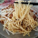 中国料理 逸品餃子 - 縮れ中華麺しこしこ良好
