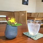 ジャム cafe 可鈴 - ヒペリカムとお冷