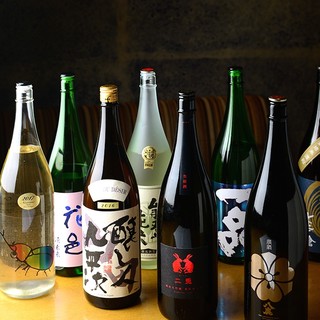 A variety of famous sake that enhances the exquisite cuisine