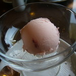 リヨンの森 - 2011.2　ﾘﾖﾝの森ﾗﾝﾁ（1100円）～デザート「苺のアイス」