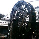山椒茶屋 - お店の前にある水車
