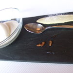 アコルドゥ - 2月　主張する無色の２要素　コーヒーのクアハーダとサンプーカのエラード　澄んだニワトコのネクタールと焦がした松の実