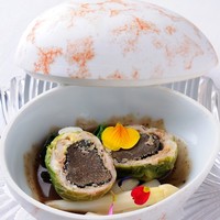 季節の温かさを感じられる『トリュフまるごとキャベツ包み』