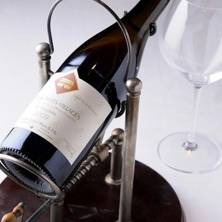 フランス産ワイン100種類以上。お食事に合わせてご提案も可能