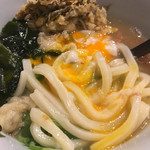 野らぼー - 野らぼー・熱々の讃岐うどんに生卵がよく合う