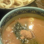 三田製麺所 歌舞伎町店 - 魚粉でアクセントのいい感じ