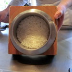 見よ！この釜炊きの白いご飯ヒノヒカリ