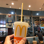 McDonald's - 2016/06 2017年6月21日から7月中旬までの期間限定のマックシェイク×カルピス®　S:¥120 をチョイス。２日の夜にはもうなくなっているのか、普通の紙コップ…うーん、残念。
