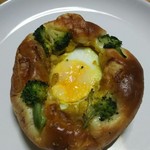 サンライズベーカリー - ブロッコリーと卵の