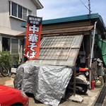 ラーメン専門店　雷文 - いかにもラーメン屋って感じの佇まい。ではないな・・・