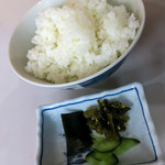 Dosanko - ご飯とお漬物もとても美味しい。