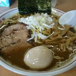 らーめん 萬亀 - ブレンド醤油大盛り、味玉トッピング。旨い！