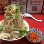 千里眼 - 冷やし中華（並）麺150グラム 800円　ヤサイマシマシニンニクショウガガリマヨカラメマシの辛揚げ別皿で