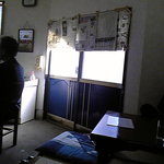 ますや食堂 - 座敷奥から入口を臨む