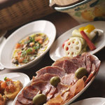 オステリア　谷中のトラモント - 豊富な種類の前菜