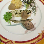 マッシュルーム - 鮎とトリュフのムース フィレのソテーバジルソース ミントと桃のサラダ添え