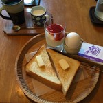 喫茶 橙灯 - 土曜日のみのモーニング　角食とバターが良質