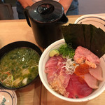 Mekiki No Ginji Rittou Higashi Guchi Ekimae Ten - マグロタタキと海鮮ドカ盛り本部長と本日の味噌汁