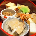 茶彩 絲 - わっぱ御膳 1188円 の海老、貝柱、酢魚、じゃこ、玉子、豆腐