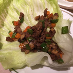 中国飯店 - 和牛の香ばしい炒めレタス包み