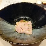 Ishimaru Ruelle Kachidoki - コンフィしたメカジキの軽い炙りと夏野菜の煮込み　からすみを散らして