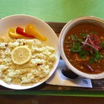 スプーンソング - 『魚の切り身・香菜とマスタード・タミルスパイス』のカレー(1,300円)※魚は鰤を選択(もう一つは鰆)