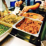 Pier 21 Terminal Food Court - 手際よく盛り付け!!