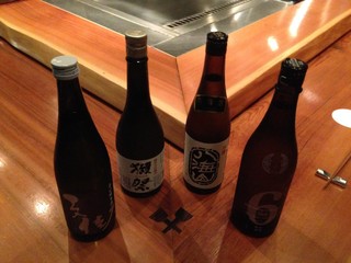 Oosaka Kicchin - 4合瓶の日本酒もあります。