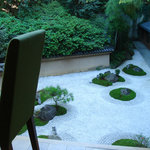 cafe 33 - 窓からの庭景色