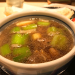 味奈登庵 - #食べログ的に撮るとこうなる。
      シャシンでは沈んでしまっているが、牛肉もねぎもしっかり入っており、好印象。