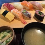 Sushi Uogashi Nihonichi - 築地にぎり　780円