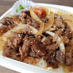 肉屋そら - 可愛いスタッフがしてくれた牛飯弁当バンザイ