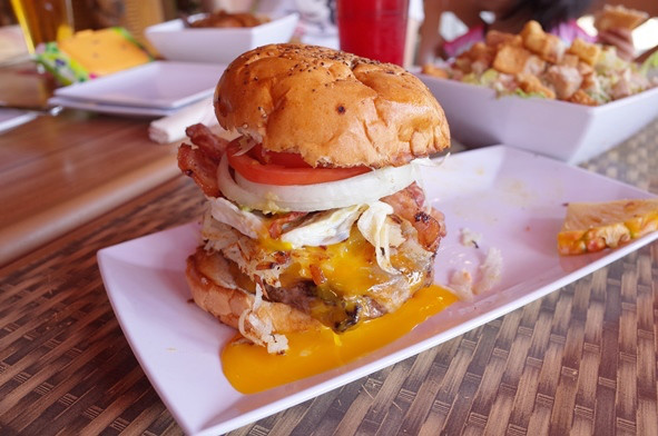 Cheeseburger Waikiki (チーズバーガー) - ワイキキ Cheeseburger Waikiki (チーズバーガー) - ワイキキ