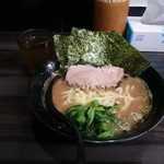 横浜家系らーめん 武術家 - 平成29年6月18日(日)再訪問・デフォルトラーメン680円(税込み)柔らか目注文