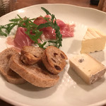 Wine厨房　tamaya suidobashi - 生ハムとチーズ
